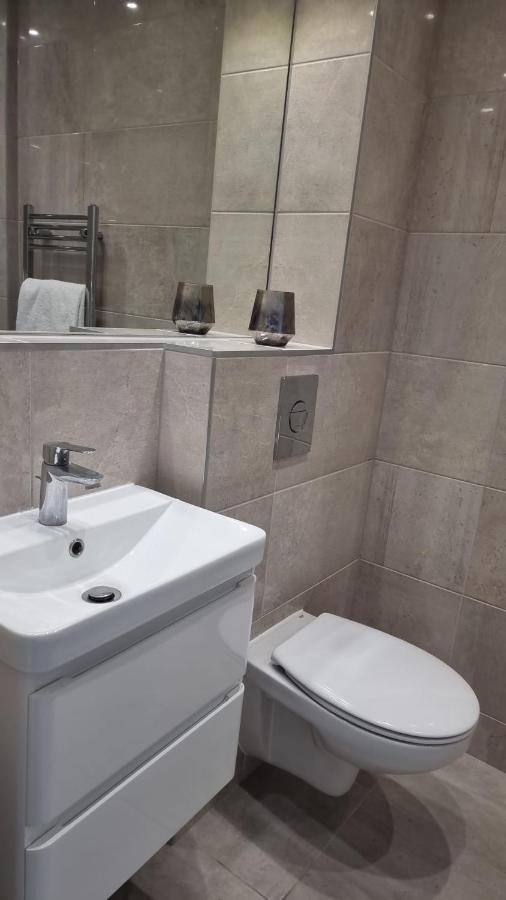 Jasmin Apartments - Luxury 1 & 2 Bedroom Units With Free Parking Буши Екстер'єр фото