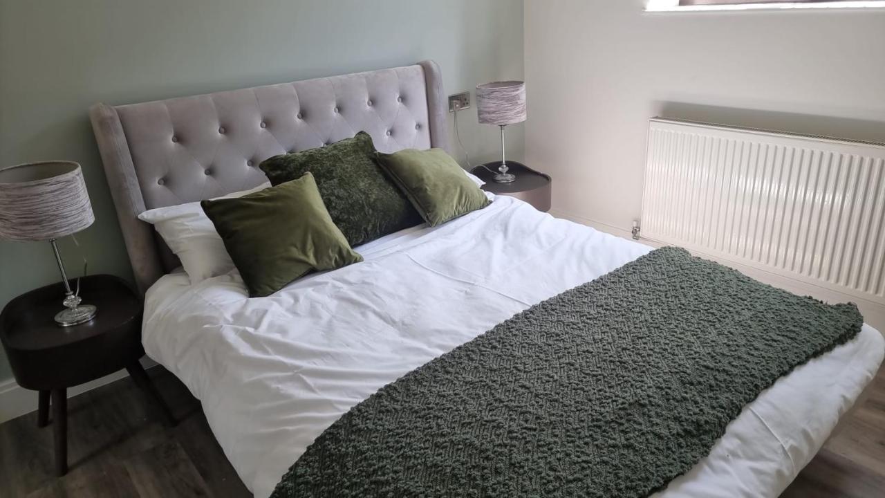 Jasmin Apartments - Luxury 1 & 2 Bedroom Units With Free Parking Буши Екстер'єр фото