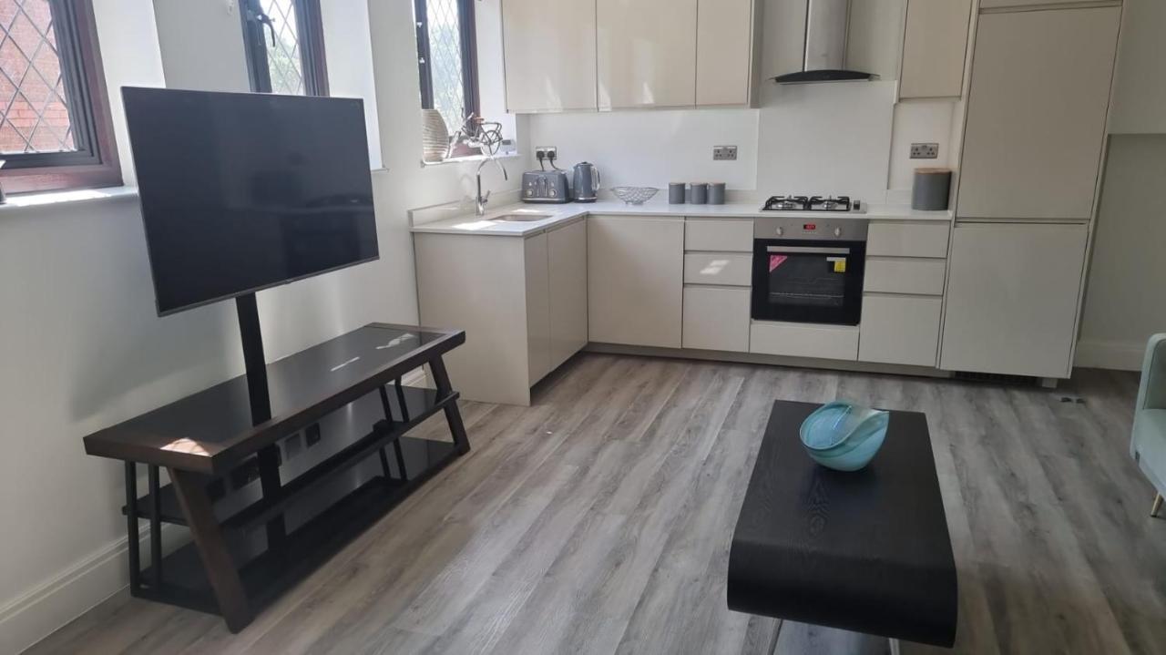 Jasmin Apartments - Luxury 1 & 2 Bedroom Units With Free Parking Буши Екстер'єр фото