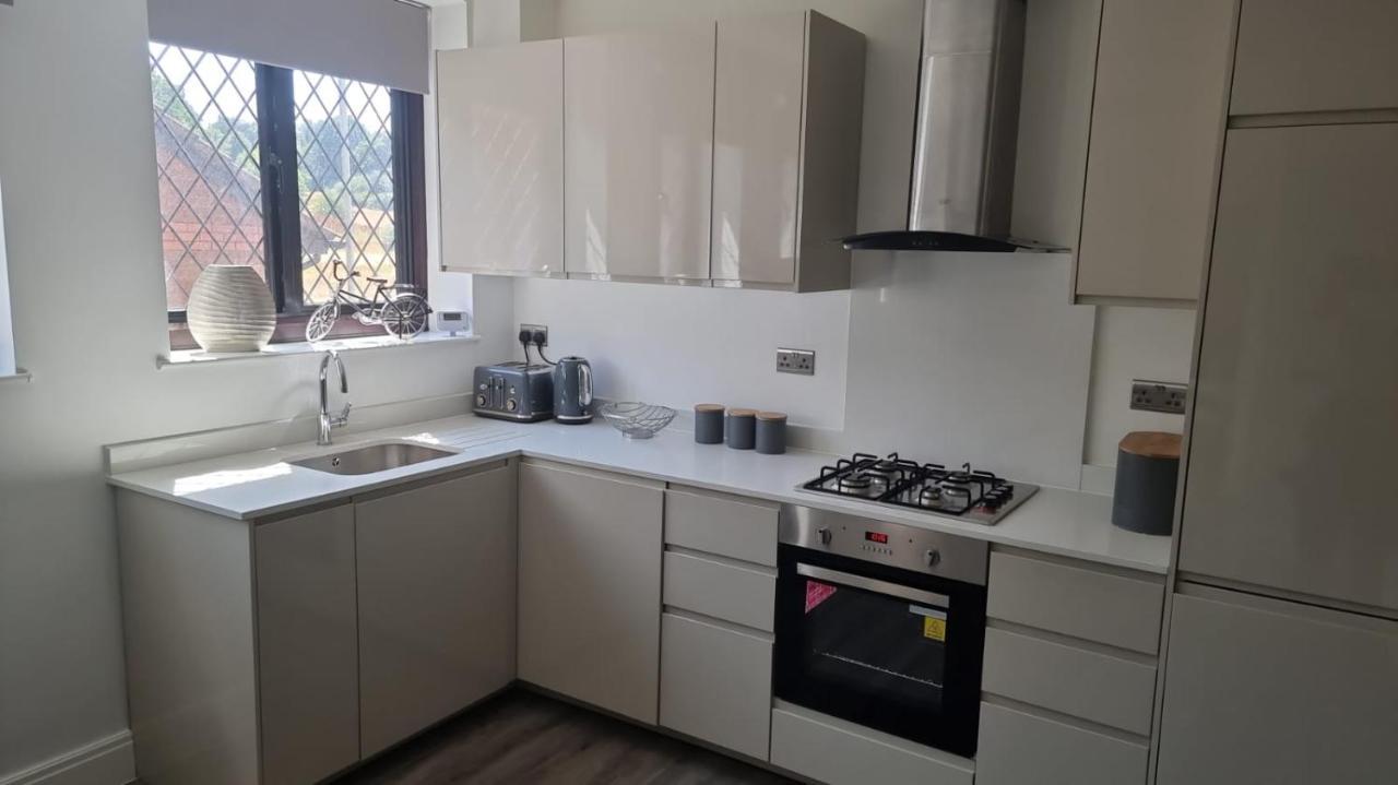 Jasmin Apartments - Luxury 1 & 2 Bedroom Units With Free Parking Буши Екстер'єр фото